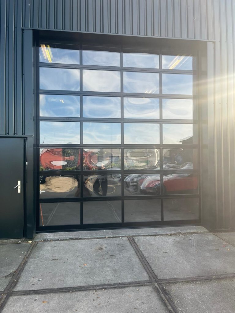 Overheaddeur met glas